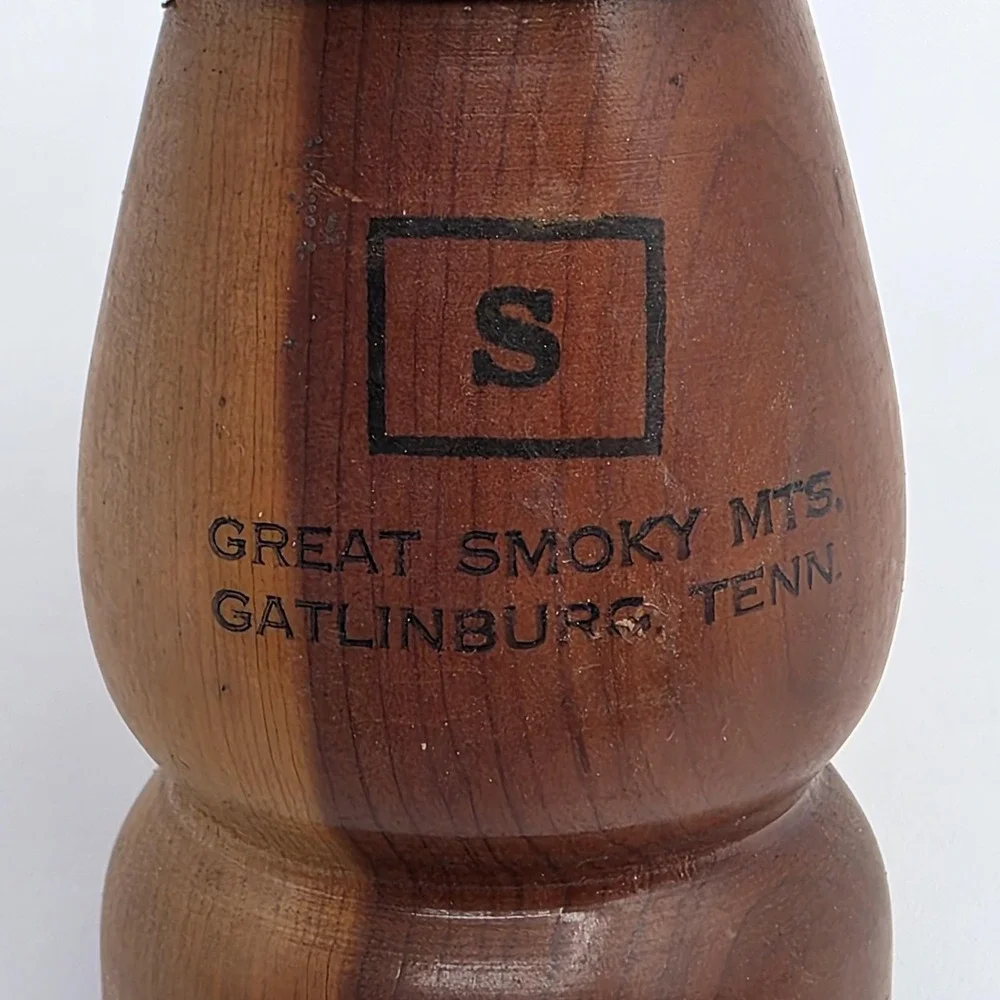 Great Smoky‎ Mountains Gatlinburg Tenn Wooden Salt Pepper Shakers Pair Souvenir